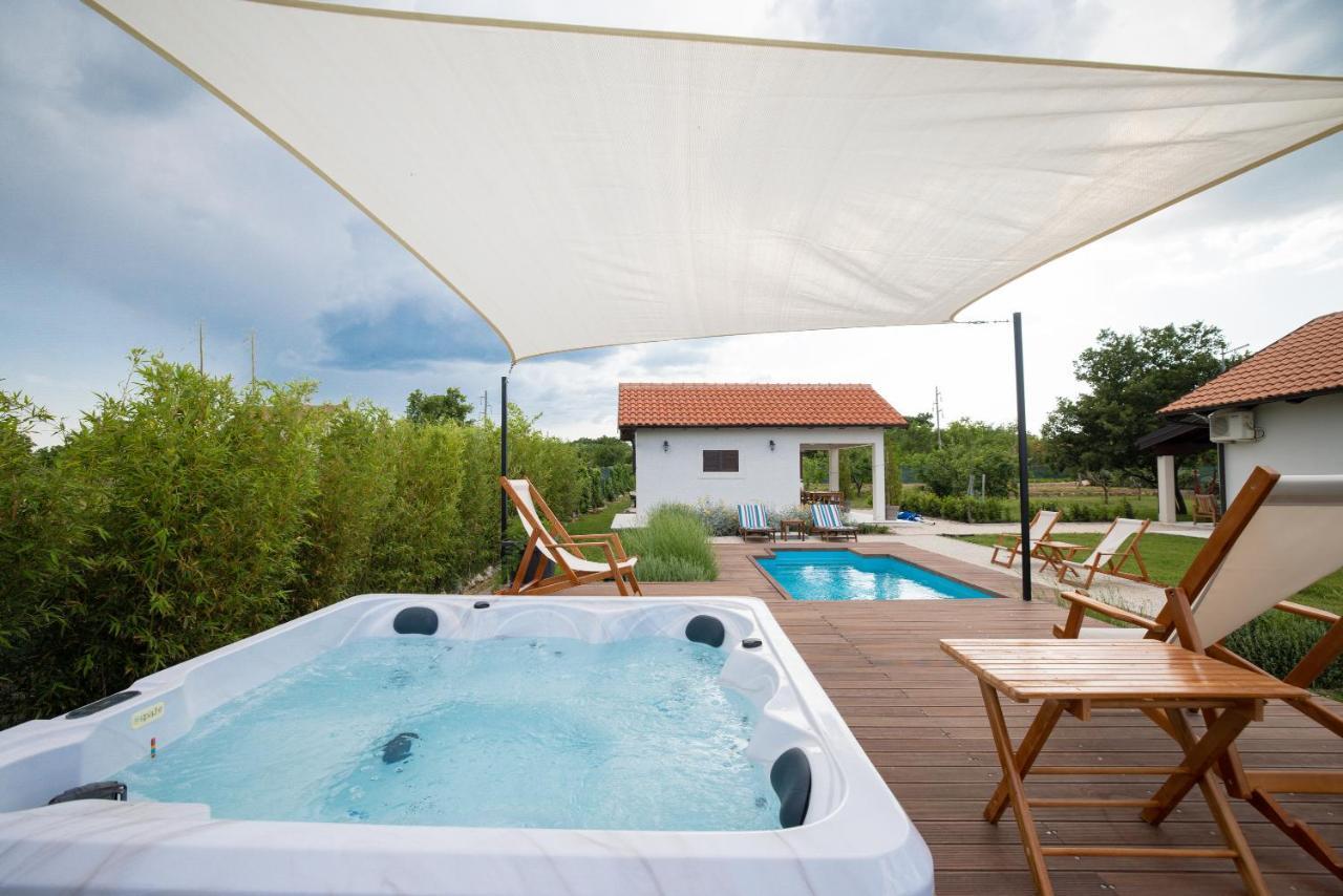 Villa Ena With Pool & Jacuzzi Donji Kasic Exterior foto